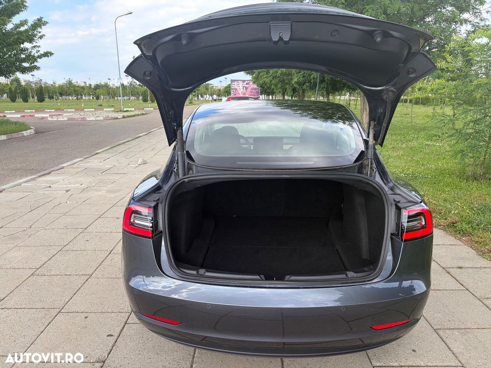 Tesla Model 3 - 9