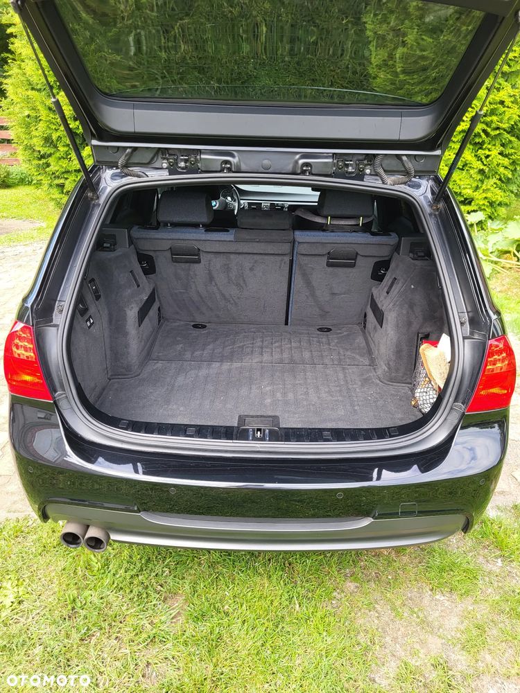 BMW Seria 3 325i xDrive - 24