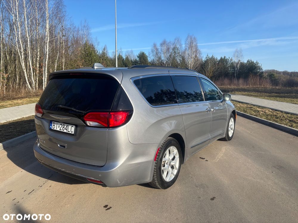 Chrysler Pacifica - 3