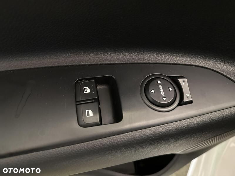 Kia Rio - 12