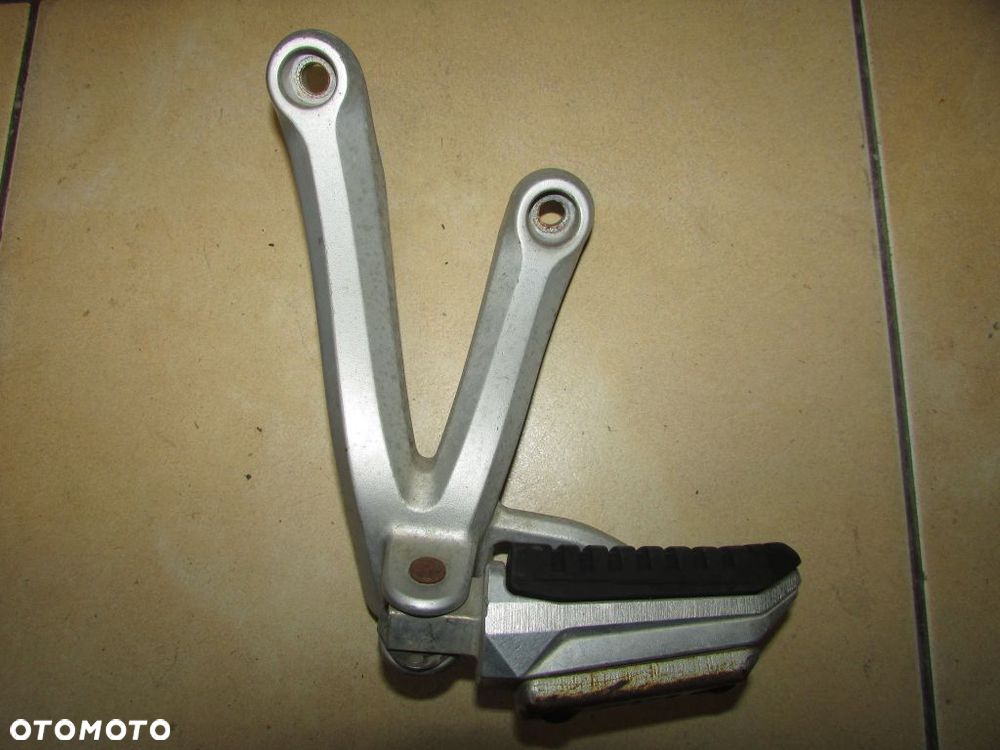 Suzuki GSF 650 Bandit 07-08 podnóżek set pasażera lewy tył - 1