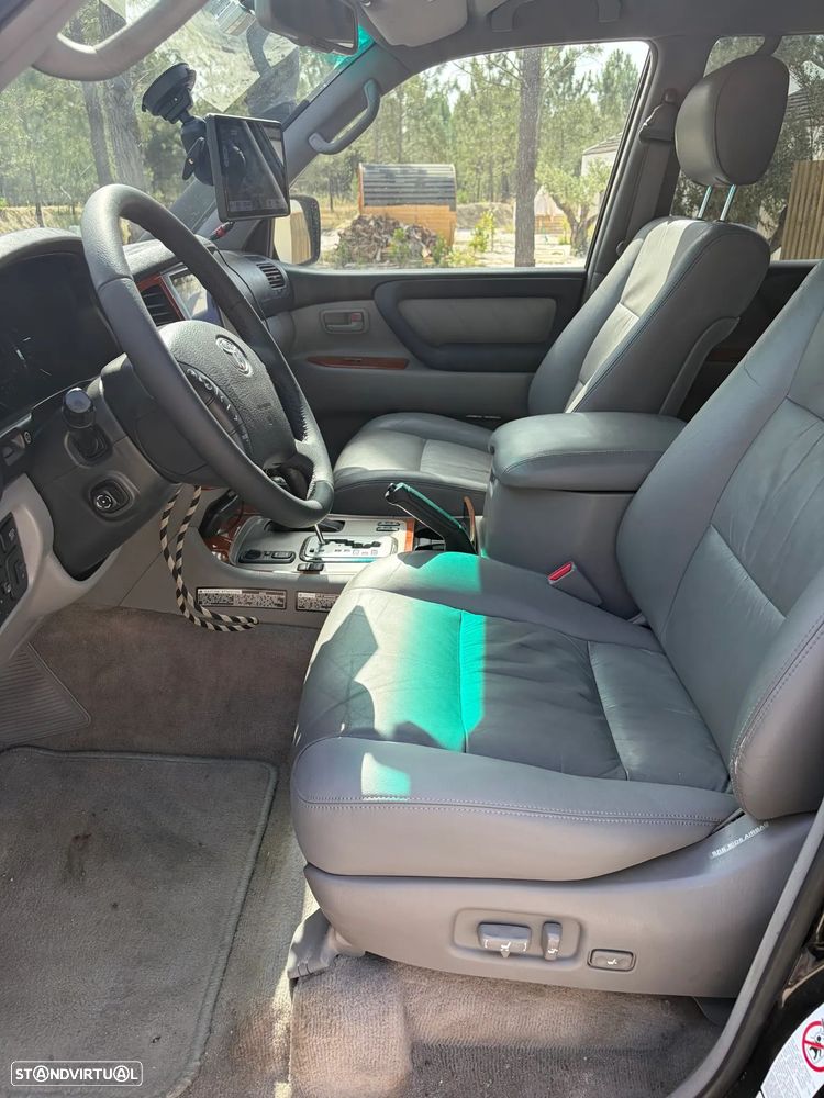 Toyota Land Cruiser - 9