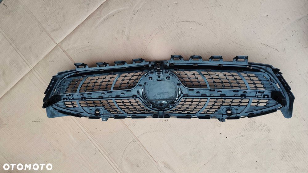 Grill Atrapa Mercedes CLA A118 Kamera PDC - 4
