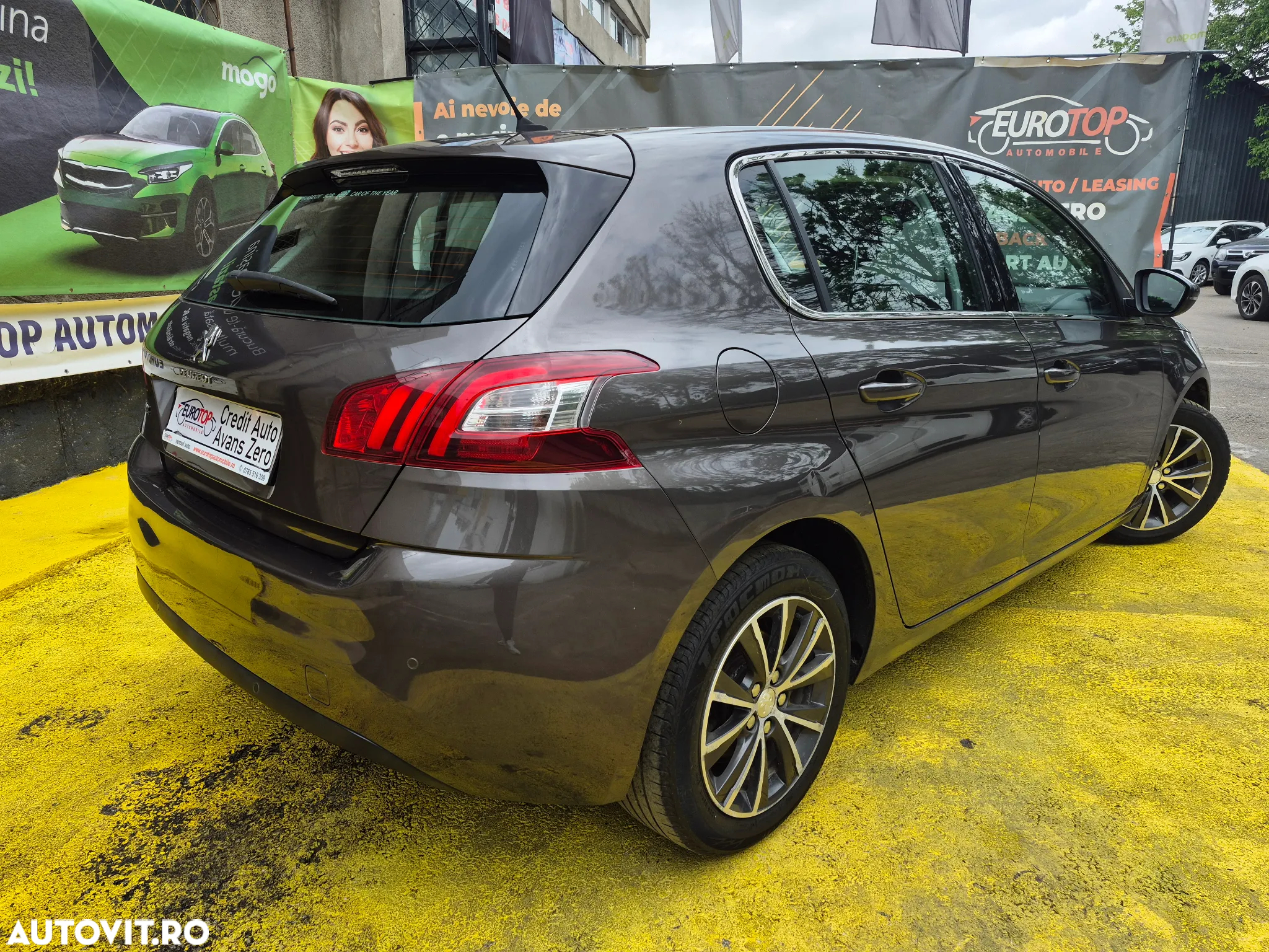 Peugeot 308 1.2 L PureTech Turbo Allure - 6
