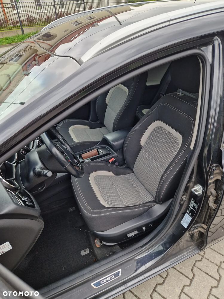 Kia Ceed 1.6 GDI Dream-Team Edition - 9