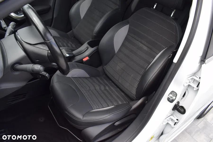 Peugeot 2008 1.2 Pure Tech Allure S&S - 7