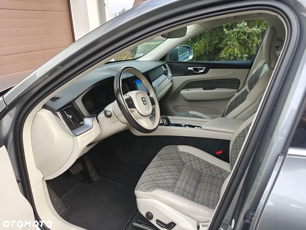 Volvo XC 60 B4 D AWD Momentum Pro - 15
