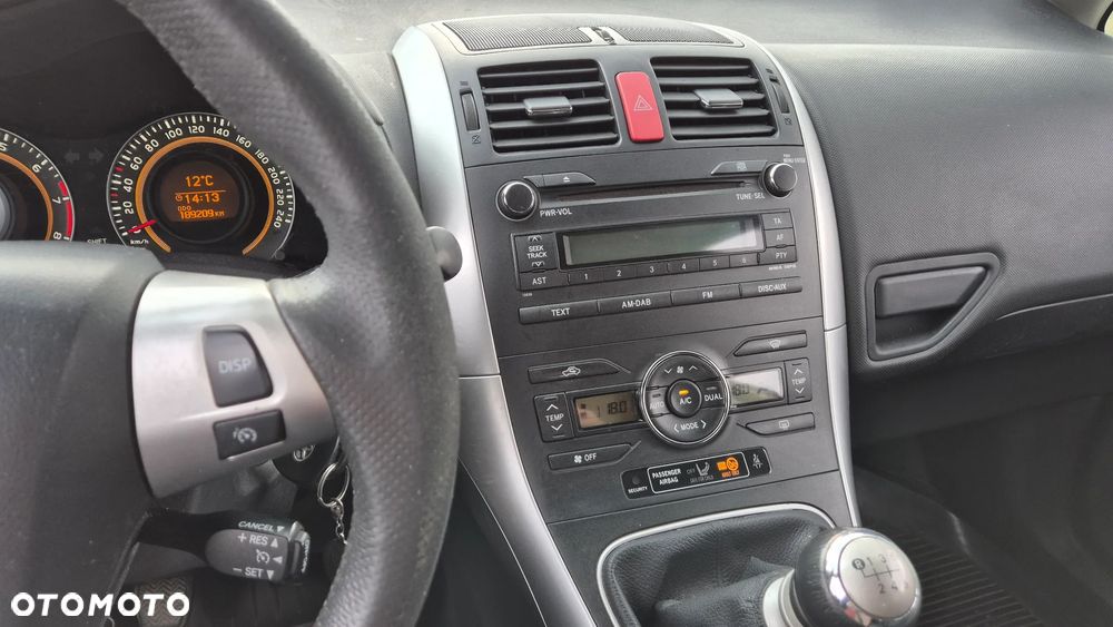 Toyota Auris 1.6 2010 - 15