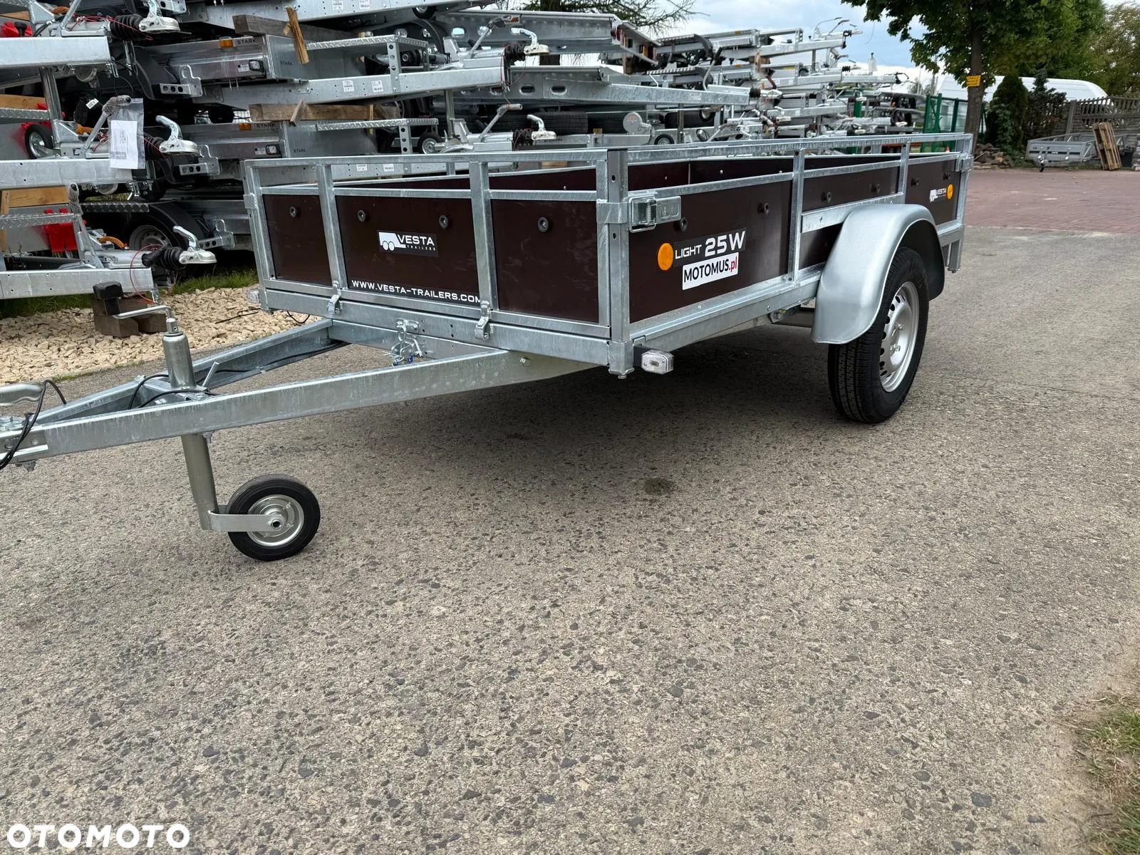 Inny Przyczepa VESTA LIGHT 25W 251x135x39 cm WYSOKIE BURTY ze sklejki spawana rama Częstochowa MOTOMUS - 3