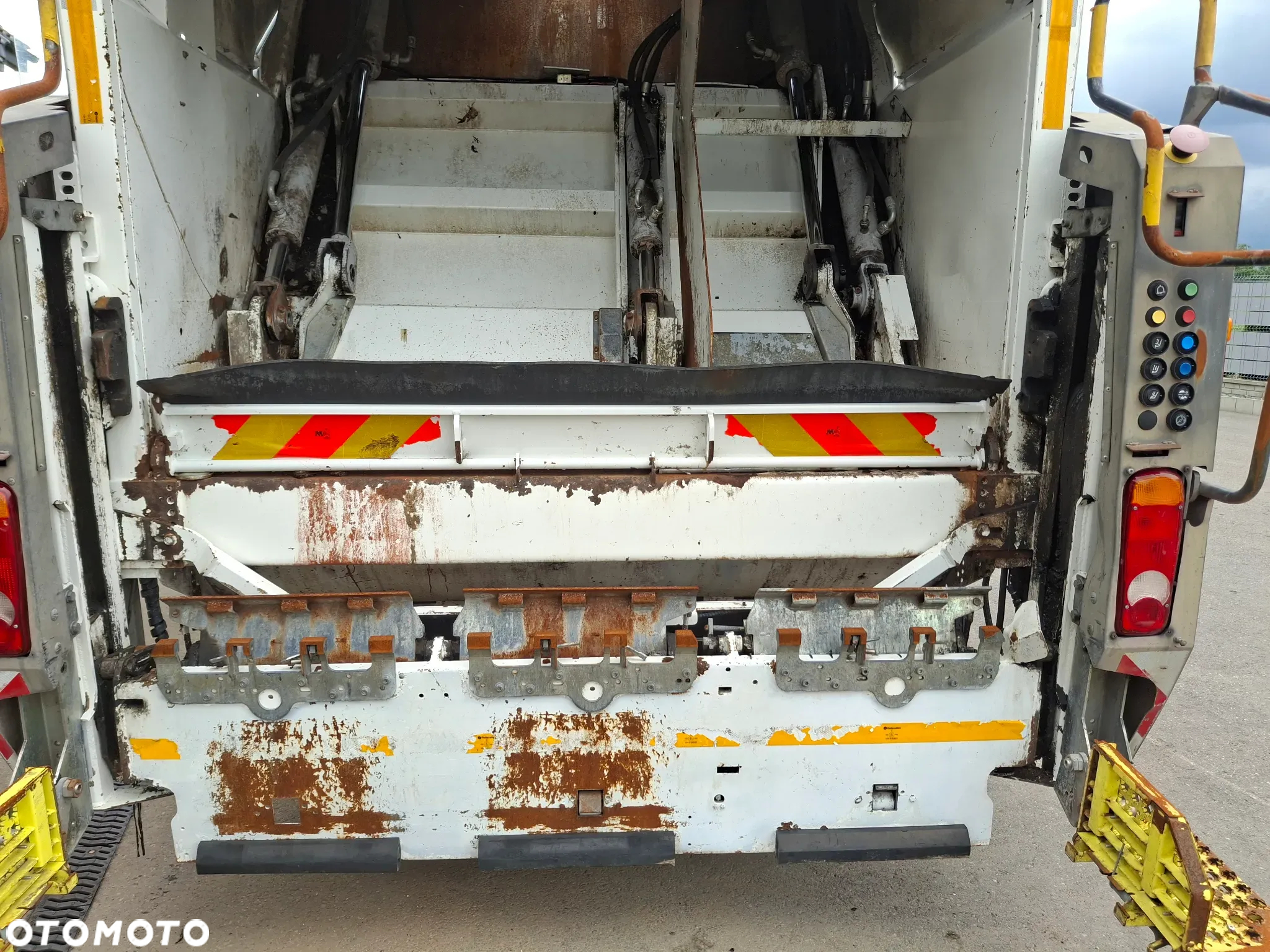 Iveco Stralis 360 Śmieciarka FAUN Dwukomorowa Dwie Komory Euro 5 Segregacja - 9