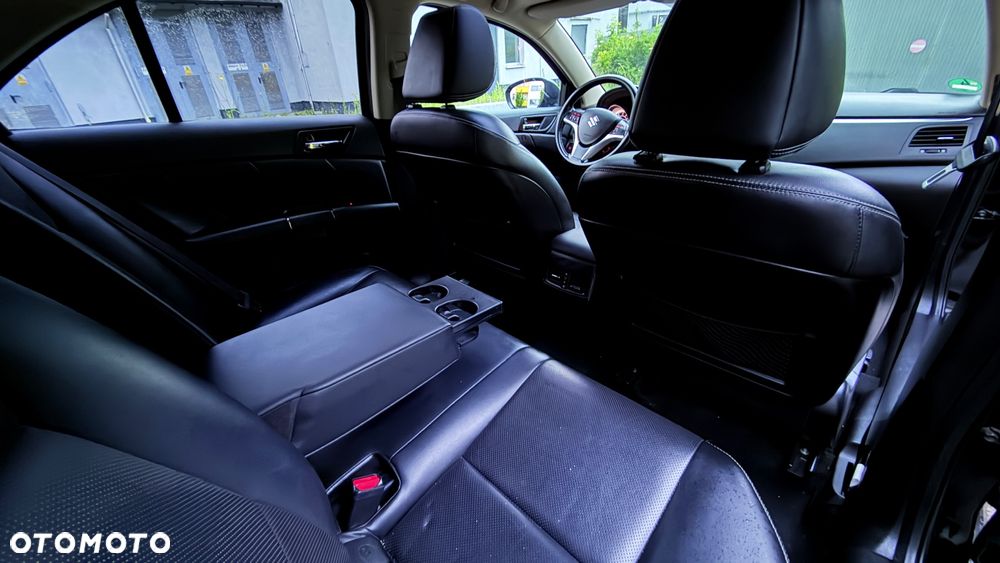 Suzuki Kizashi 2.4 4x4 CVT Sport - 27