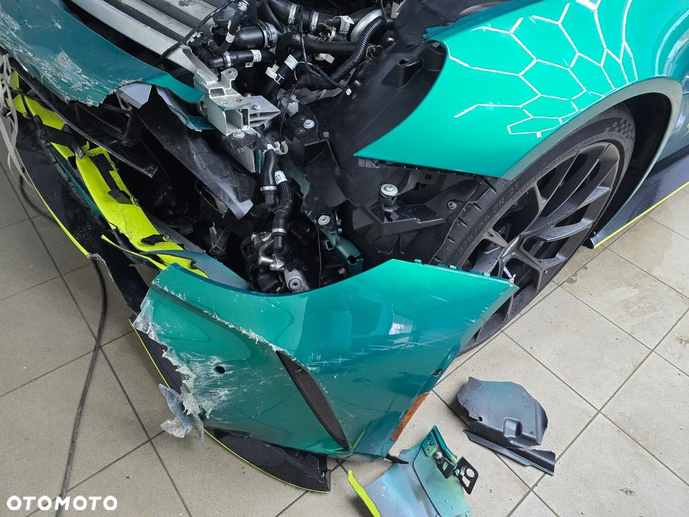 Aston Martin Vantage - 6