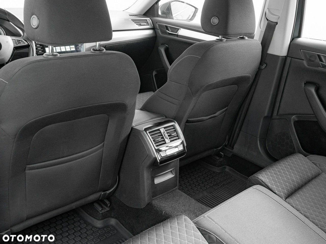 Skoda Superb 2.0 TDI Ambition DSG - 24