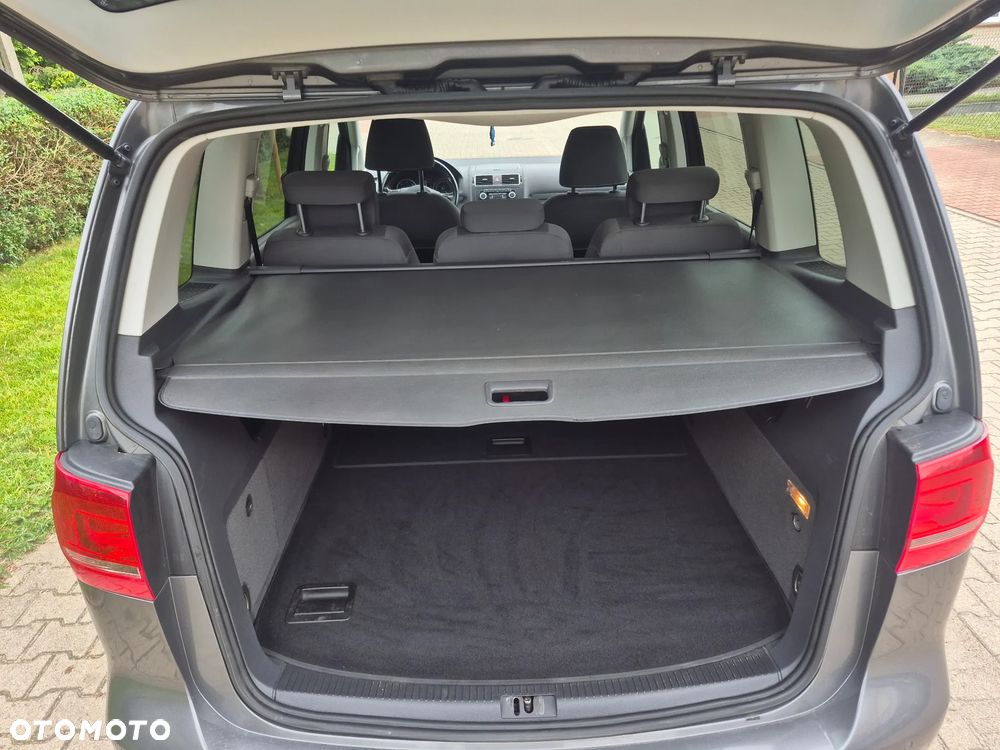 Volkswagen Touran 2.0 TDI DPF MATCH - 21