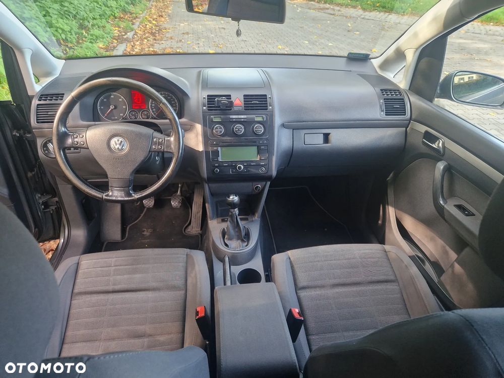 Volkswagen Touran - 18