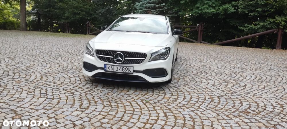 Mercedes-Benz CLA 180 AMG Line - 5