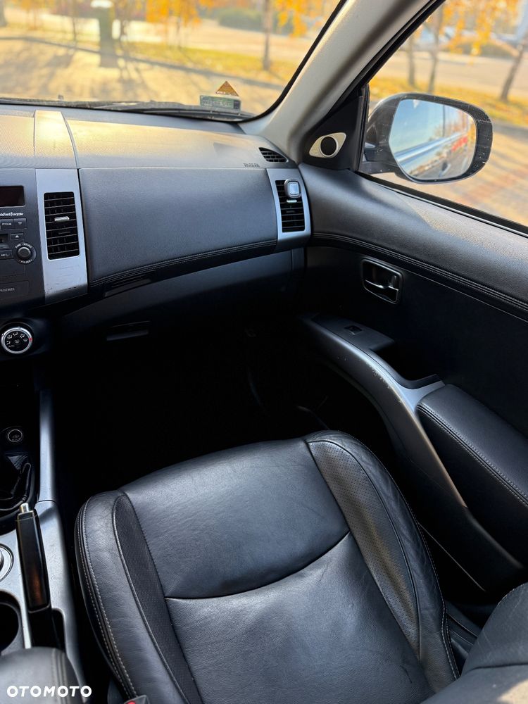 Mitsubishi Outlander 09-13 - 19