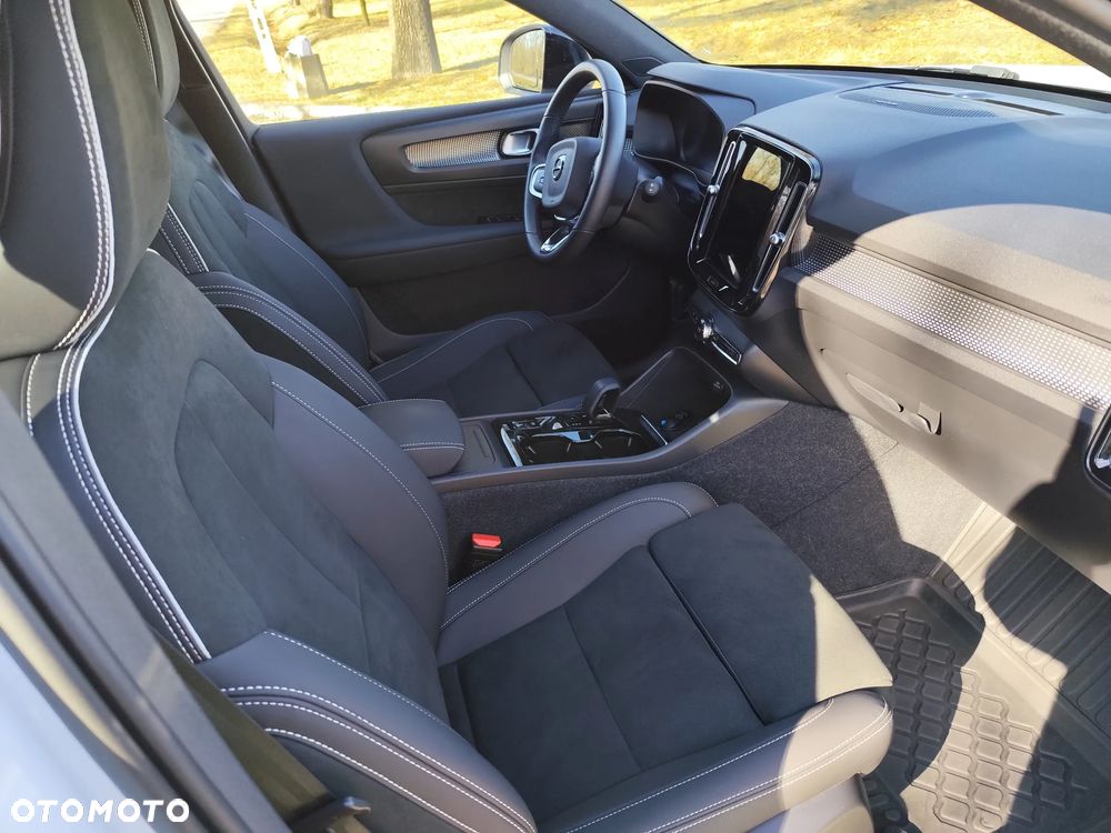 Volvo XC 40 B4 Plus Dark - 8
