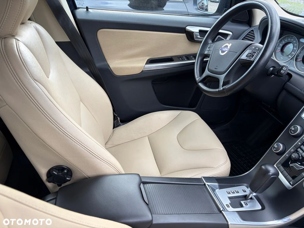 Volvo XC 60 T5 Powershift Momentum - 9