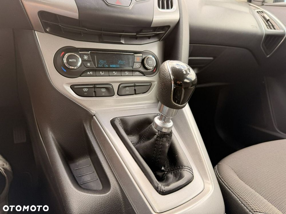 Ford Focus 1.6 TDCi DPF SYNC Edition - 28