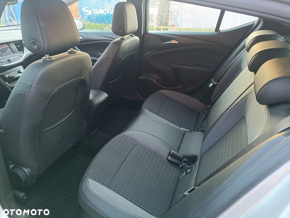 Opel Astra 1.2 T Business Elegance S&S - 9