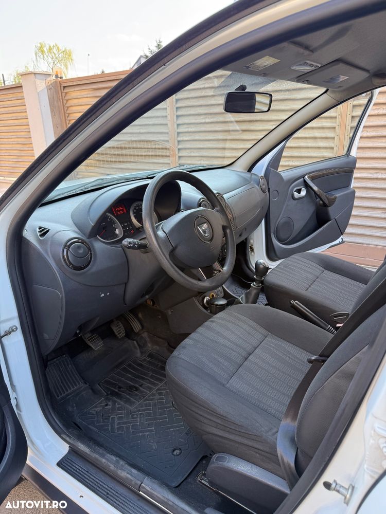 Dacia Duster 1.6 4x4 Laureate - 9