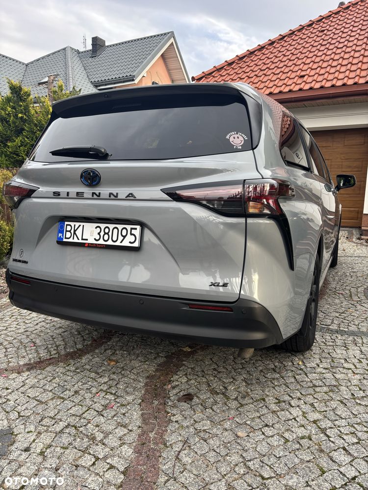 Toyota Sienna - 3
