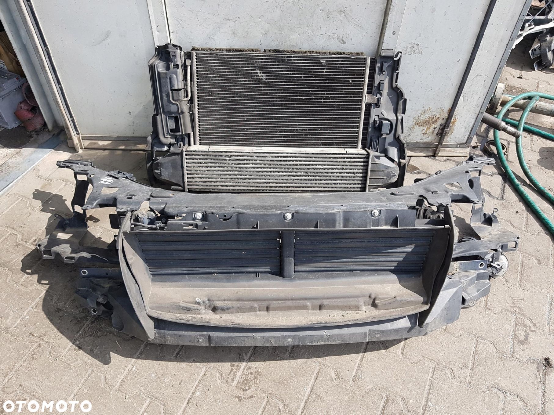 VOLVO V60 S60 II 10-13r 2.4 D5 PAS PRZEDNI CHŁODNICE WENTYLATOR MANUAL - 1