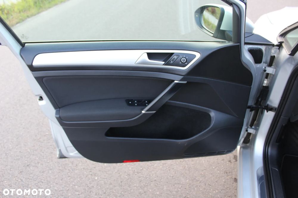 Volkswagen Golf - 11