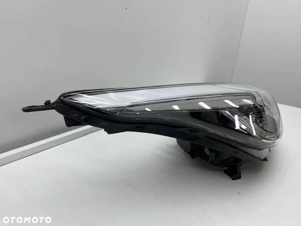 Lampa reflektor Kia Ceed II 2 Proceed 2 II 12-18r. prawa przednia soczewka + pasek LED prawy przód E - 2