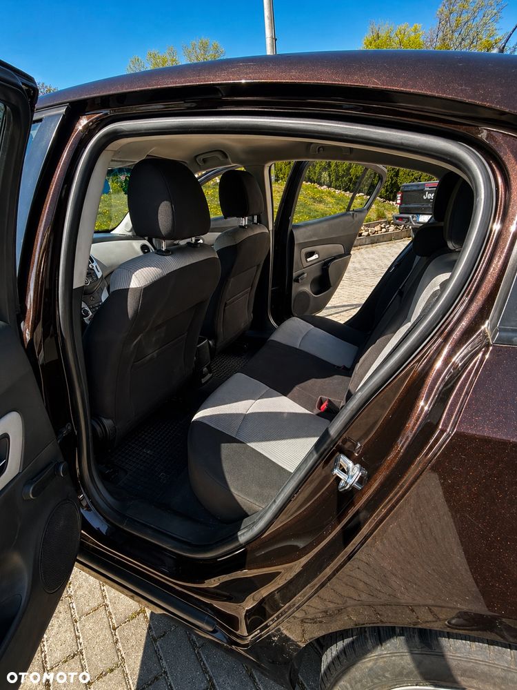 Chevrolet Cruze 1.6 LS+ - 9