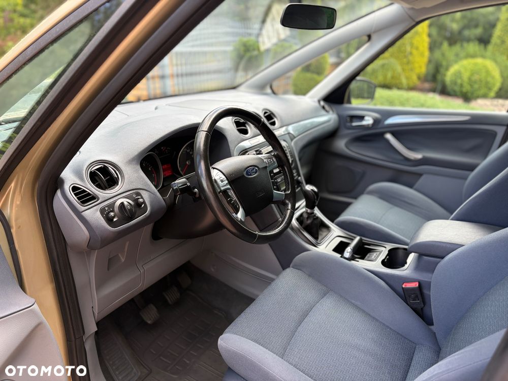 Ford S-Max - 17