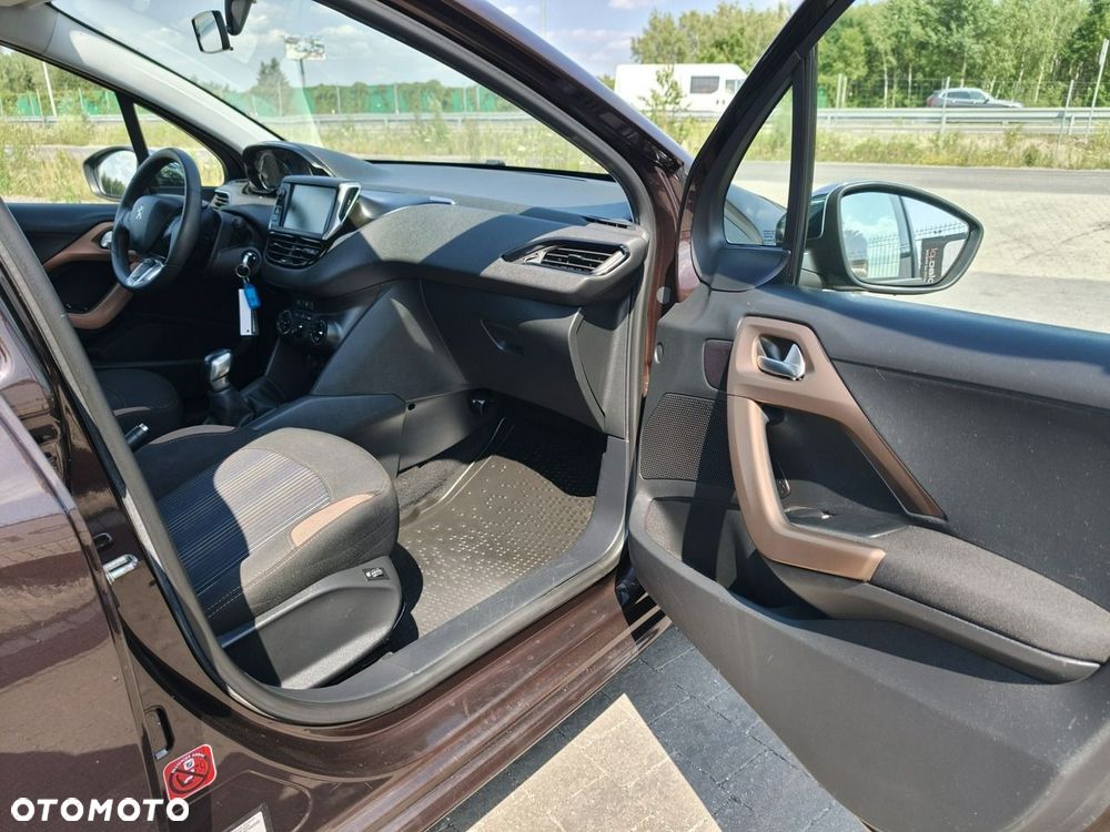 Peugeot 208 - 19