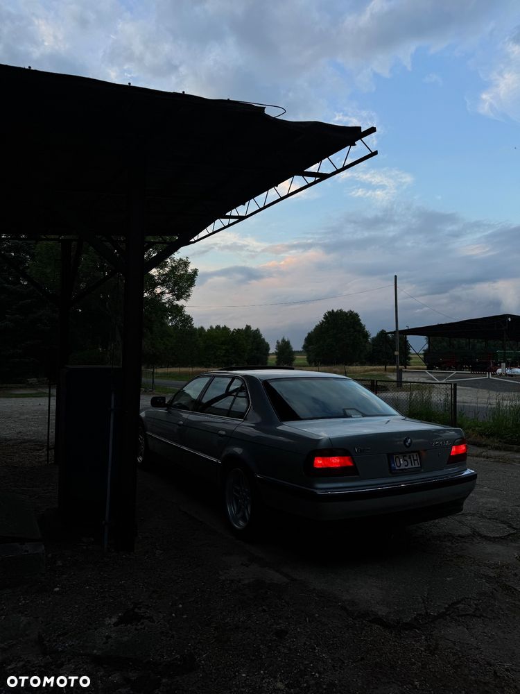 BMW Seria 7 750iL - 15