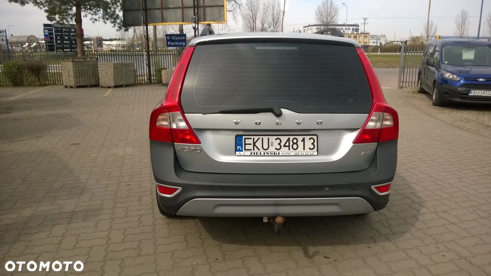 Volvo XC 70 D5 AWD Momentum - 4