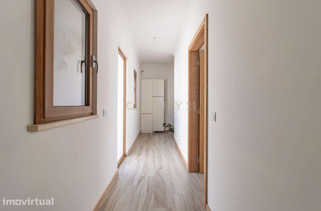 Moradia T2 Contemporânea com Vista Deslumbrante em Reixida, Cortes – L - Grande imagem: 4/33