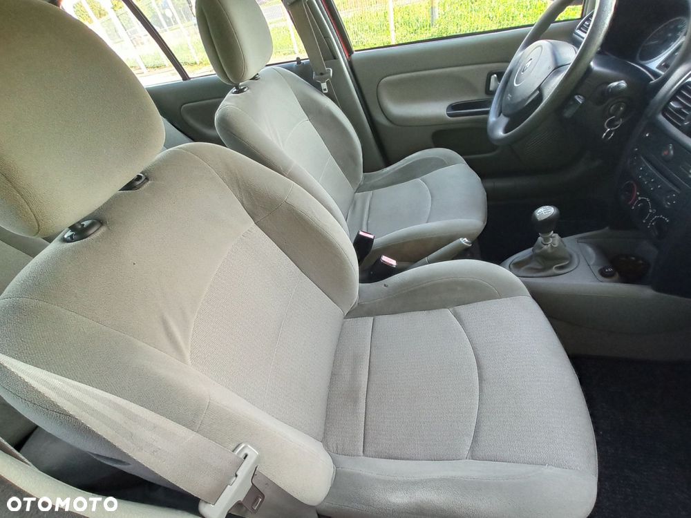 Renault Clio - 11