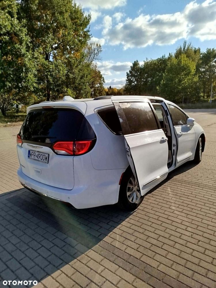 Chrysler Pacifica - 7