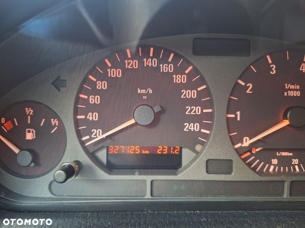 BMW Seria 3 318i - 14
