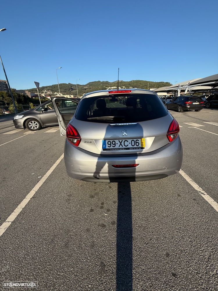 Peugeot 208 1.2 PureTech Signature - 6