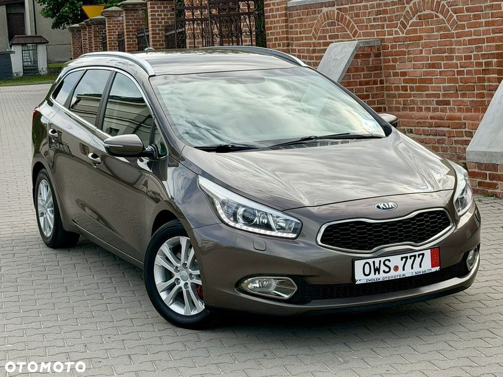 Kia Ceed 1.6 CRDi 128 Dream-Team Edition - 4