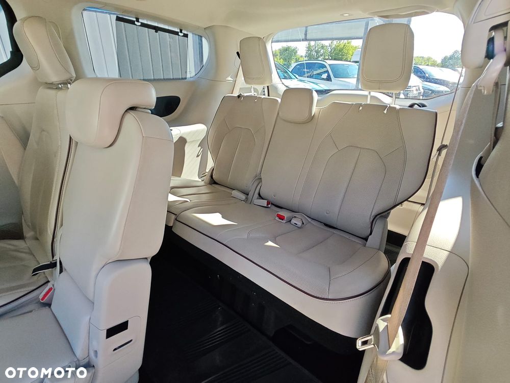 Chrysler Pacifica - 32