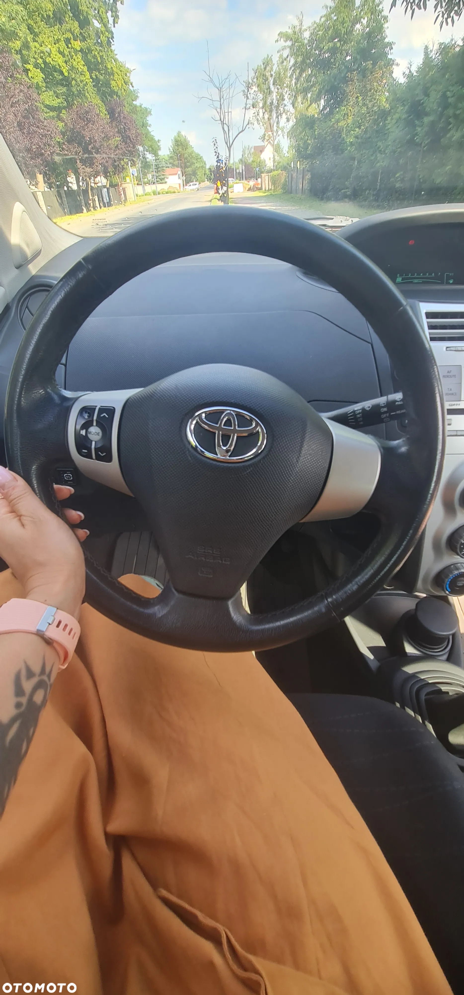 Toyota Yaris 1.3 - 6