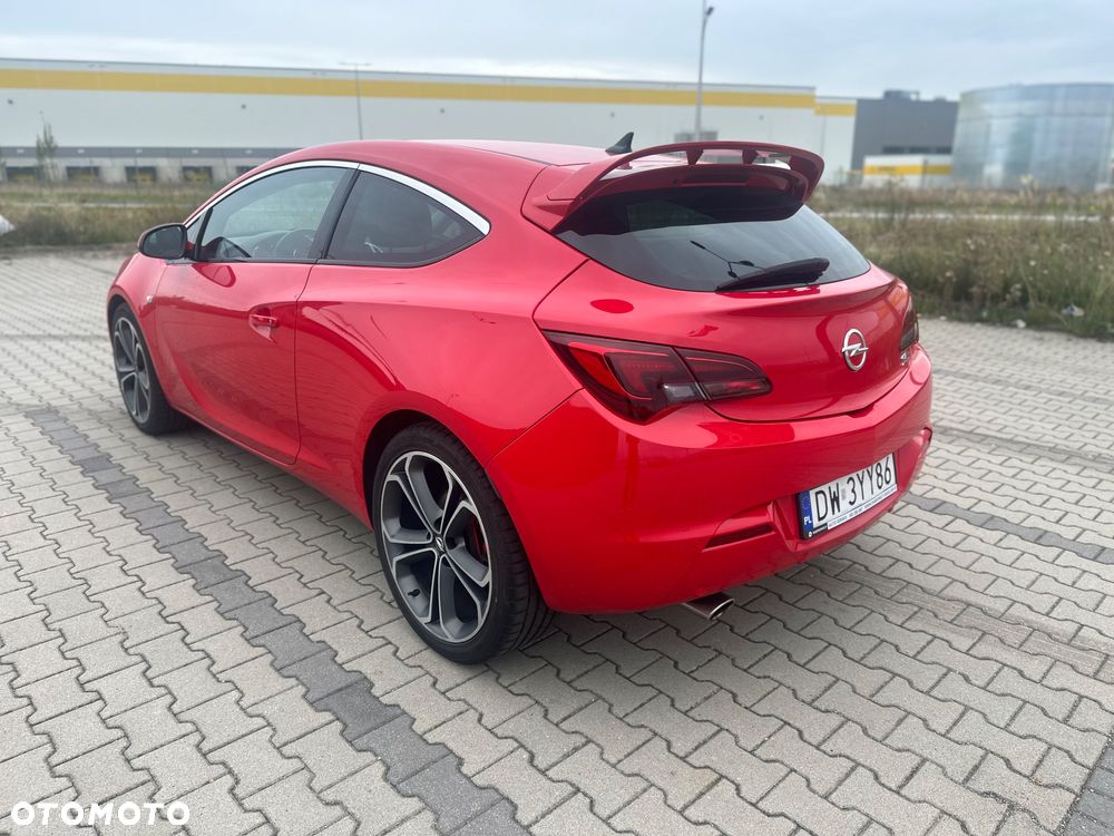 Opel Astra GTC 1.6 Turbo Cosmo - 1