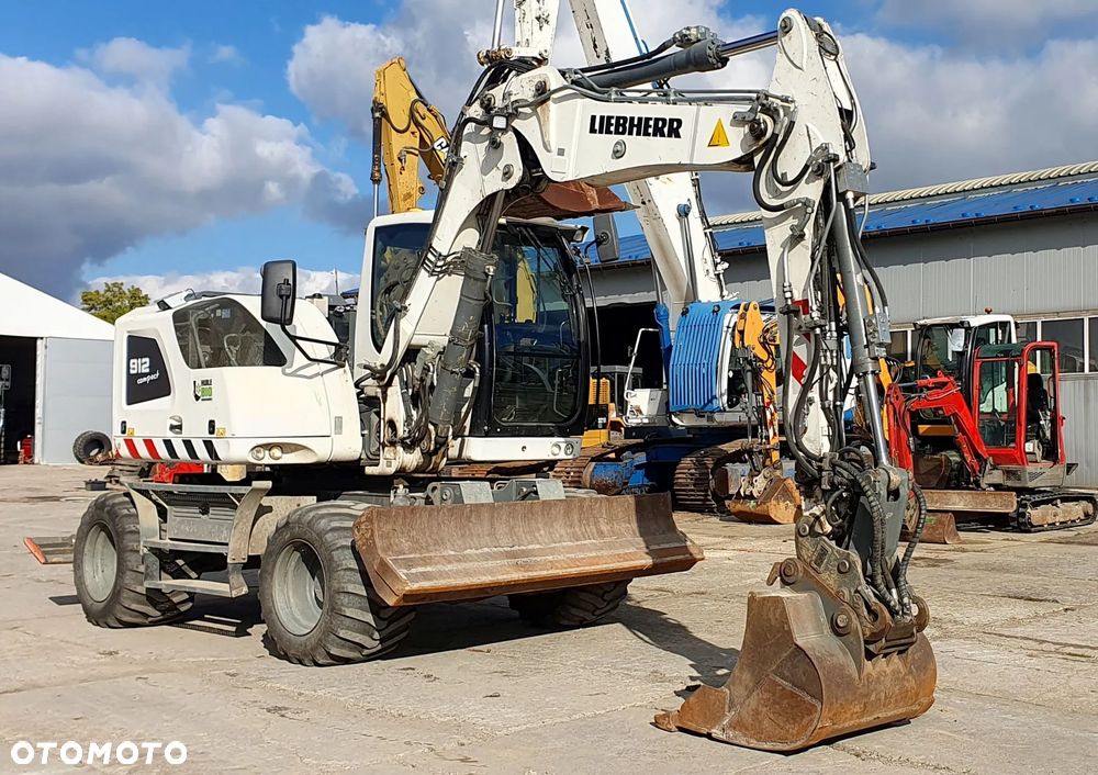 Liebherr A912 Compact - 13