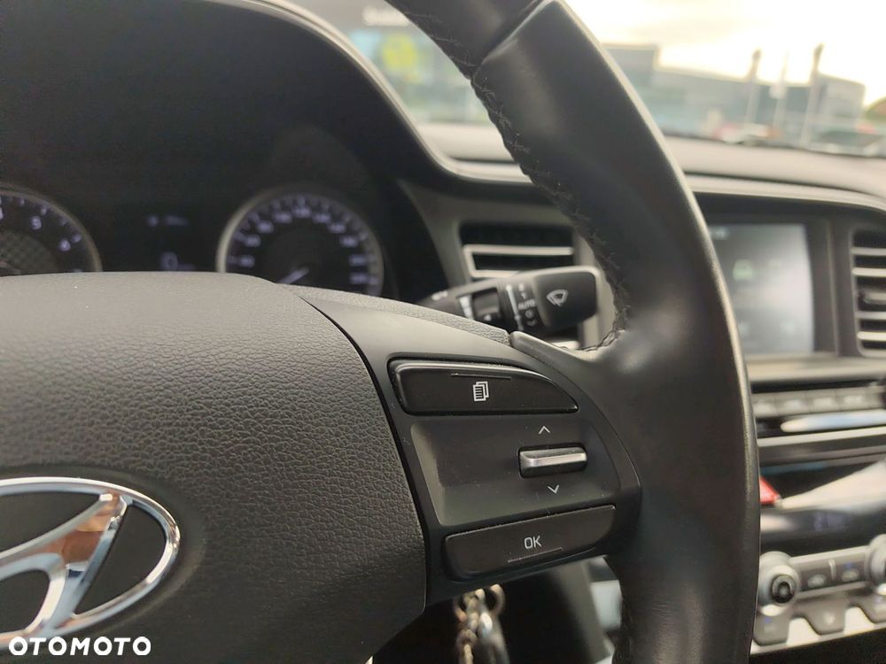 Hyundai Elantra 1.6 Comfort - 24