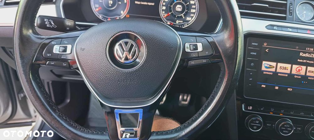 Volkswagen Passat - 19