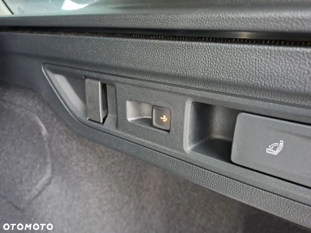 Skoda Superb 2.0 TDI SCR 4x4 L&K DSG - 9