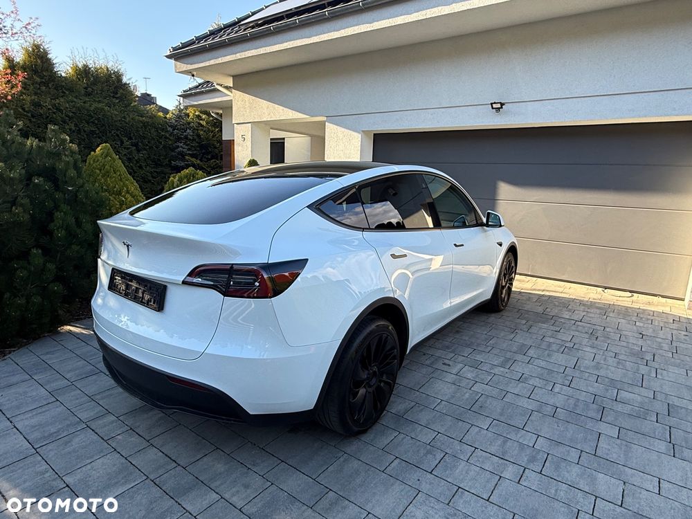 Tesla Model Y - 13
