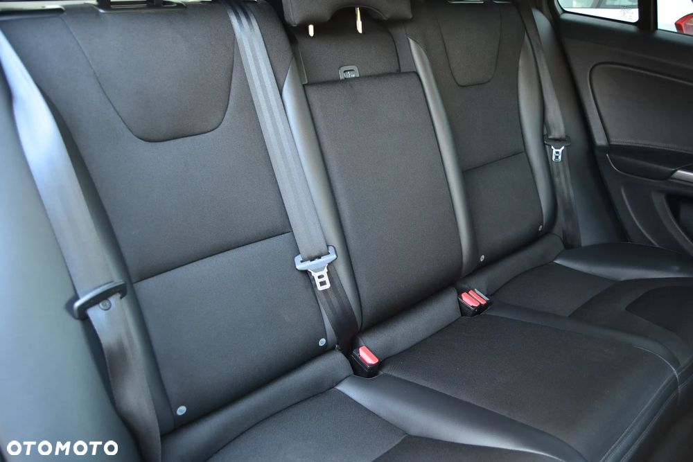 Volvo V60 Cross Country D4 Drive-E Momentum - 25